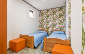 Lit parapluie, Wi-Fi gratuit, draps fournis