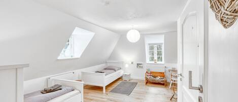 3 bedrooms, travel crib, free WiFi