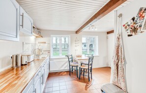 Kühlschrank, Mikrowelle, Herdplatte, Geschirrspüler