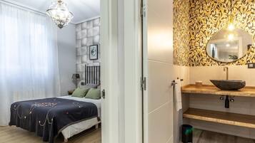 3 bedrooms, iron/ironing board, travel cot, free WiFi