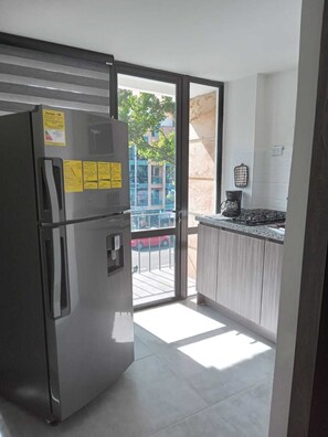 Microwave, stovetop - Studio apartment in front of unilago, close to the T zone and Andino shopping mall (Bogotá)