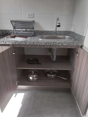 Microondas y placa de cocina