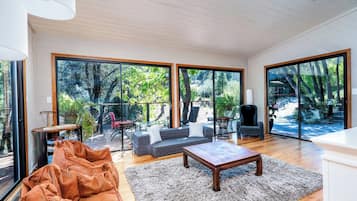 Smart TV, fireplace, foosball, books