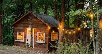 Treehouse With Outdoor Bathtub & Stream!