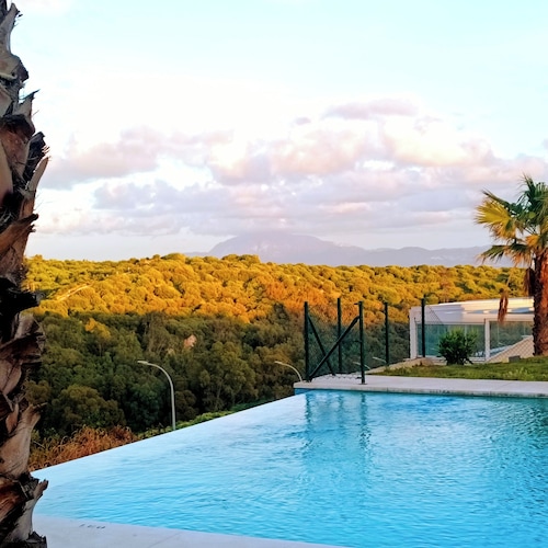 La Ballenita de Tarifa. Views of Africa, swimming pool 10 min walk to the beach