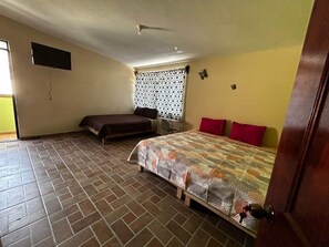 7 bedrooms, WiFi, bed sheets