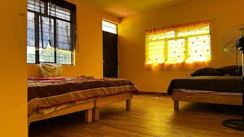 7 bedrooms, WiFi, bed sheets