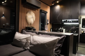 Classic Cabin, Mountain View | 1 bedroom, laptop workspace, free WiFi - Tiny Glass Lodge (Selfoss)