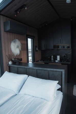 1 bedroom, laptop workspace, free WiFi - Tiny Glass Lodge (Selfoss)