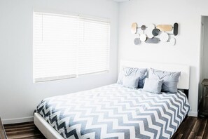 2 bedrooms, desk, iron/ironing board, WiFi