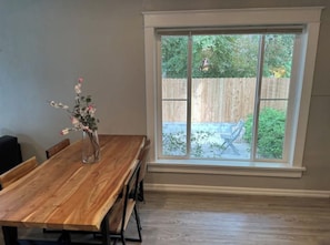 Dining - New, Clean & Modern - Wasatch Mountain Escape (Ogden)
