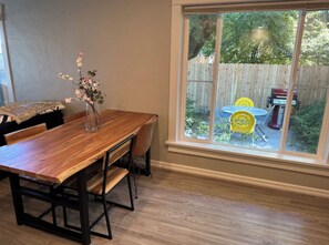 Dining - New, Clean & Modern - Wasatch Mountain Escape (Ogden)
