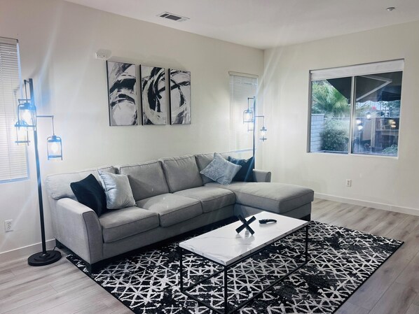 Smart TV - Stylish & Fully Renovated Home – Perfect for Relaxation & Adventure! (Oxnard)