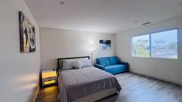 4 habitaciones, tabla de planchar con plancha, wifi y ropa de cama