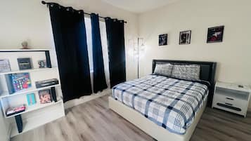 4 bedrooms, iron/ironing board, WiFi, bed sheets