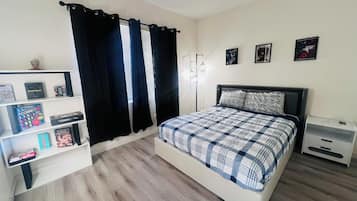 4 bedrooms, iron/ironing board, WiFi, bed sheets