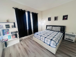 4 bedrooms, iron/ironing board, WiFi, bed sheets - Stylish & Fully Renovated Home – Perfect for Relaxation & Adventure! (Oxnard)