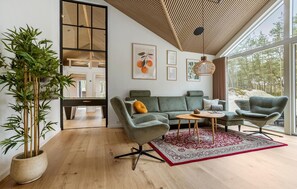 TV, ping pong - Stunning home in Nexø with sauna (Nexø)