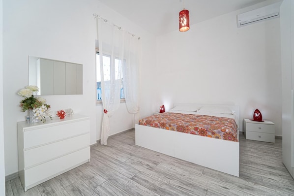 2 bedrooms, WiFi, bed sheets