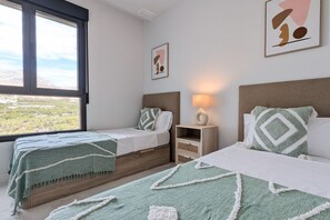2 bedrooms, iron/ironing board, travel cot, WiFi - BENIDORM BEACH dream apartment (Benidorm)
