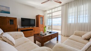 Living area - COBLANCA sea & sky apartment (Benidorm)