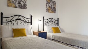 2 bedrooms, WiFi, bed sheets - COBLANCA sea & sky apartment (Benidorm)