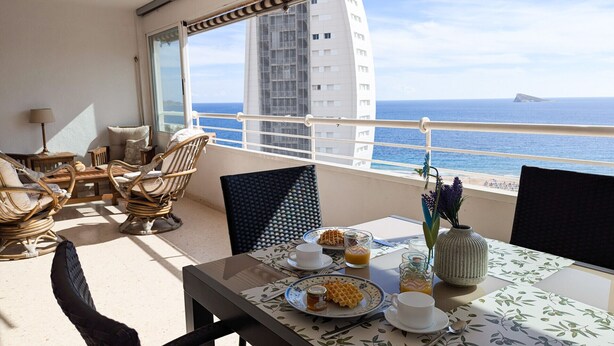 Outdoor dining - COBLANCA sea & sky apartment (Benidorm)