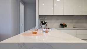 Micro-ondes, four, plaque de cuisson, lave-vaisselle