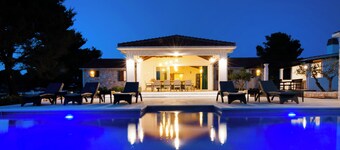 Luxury Villa Nature - Heated Pool, Fire Pit & Sauna. Surrounded by nature only