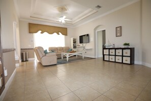 Smart TV, computer monitors