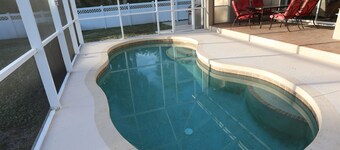 
Family & Pet Spa-Like Stay Heated Pool & Steam Shower , King Bed, 12 min beach!