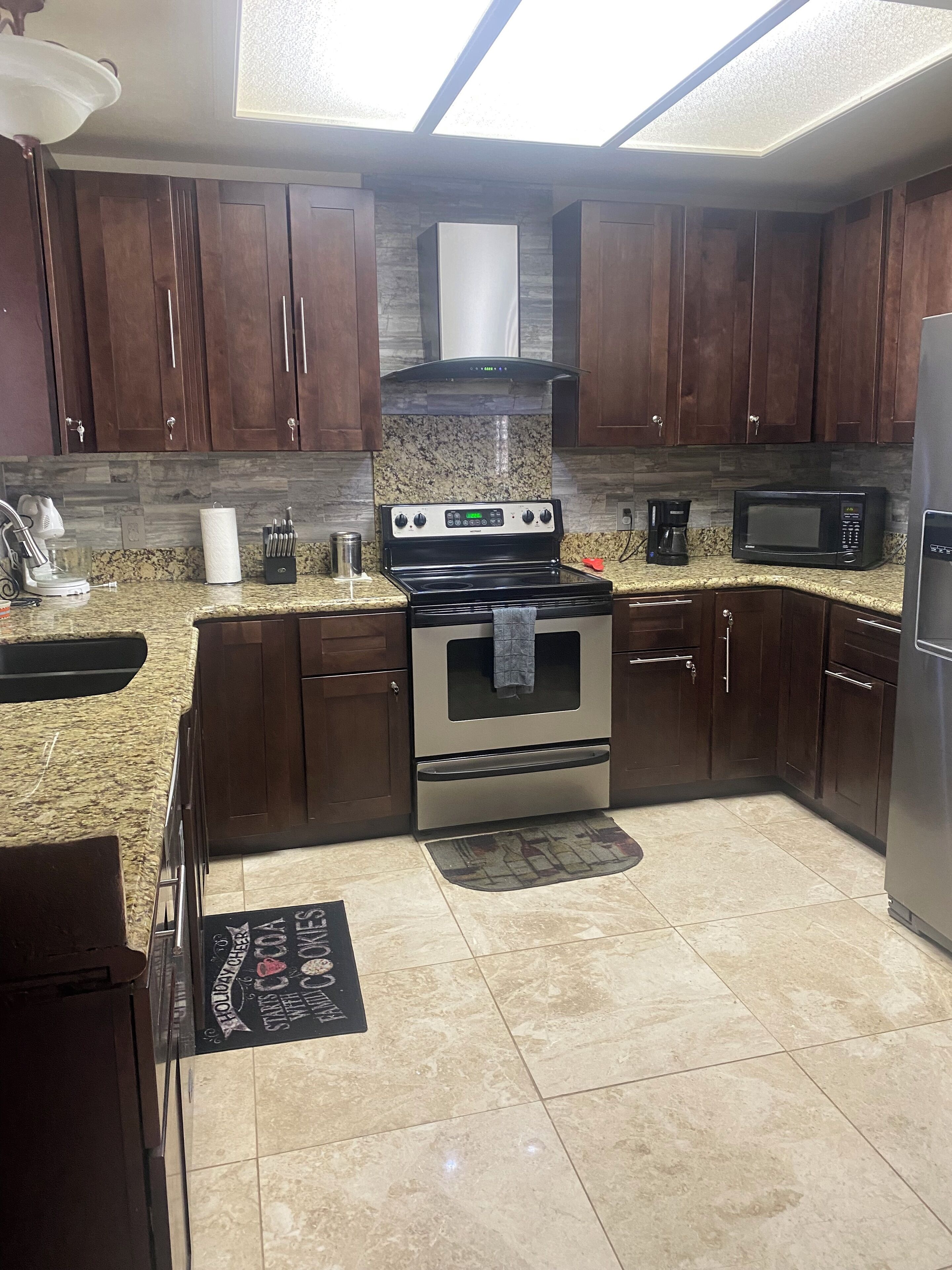 Mikrowelle, Ofen, Herdplatte, Geschirrspüler