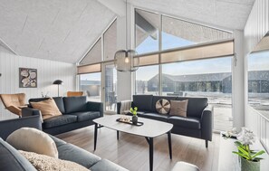 Smart-tv, tafelvoetbal en een tafeltennistafel