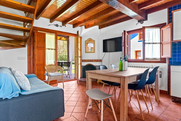 TV, fireplace - Apartment 'La Llosona' with Private Terrace, Private Garden and Wi-Fi (Caño)