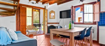 Apartamento 'La Llosona' con terraza privada, jardín privado y Wi-Fi