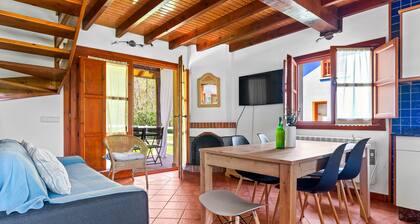 Apartment 'La Llosona' with Private Terrace, Private Garden and Wi-Fi