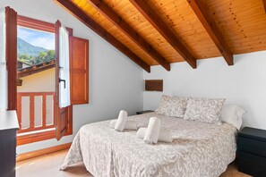 3 bedrooms, iron/ironing board, free WiFi, bed sheets - Apartment 'La Llosona' with Private Terrace, Private Garden and Wi-Fi (Caño)