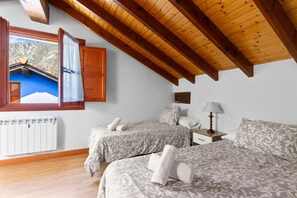 3 chambres, fer et planche à repasser, Wi-Fi gratuit, draps fournis