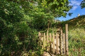 Property grounds - Apartment 'La Llosona' with Private Terrace, Private Garden and Wi-Fi (Caño)