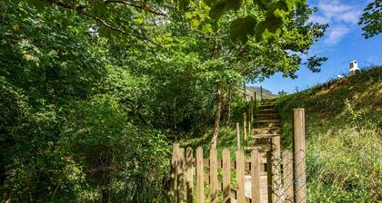 Apartment 'La Llosona' with Private Terrace, Private Garden and Wi-Fi