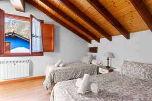 3 bedrooms, iron/ironing board, free WiFi, bed sheets