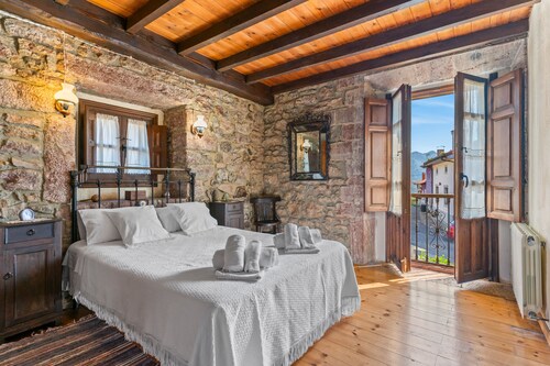 Apartment 'La Breval' with Mountain View, Private Terrace and Private Garden