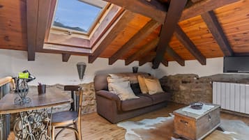 TV, caminetto, lettore DVD