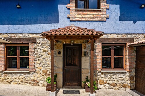 Country House 'La Campanona' with Mountain View, Private Terrace and Wi-Fi