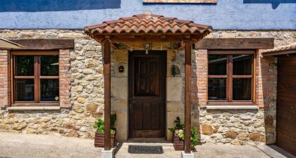 Country House 'La Campanona' with Mountain View, Private Terrace and Wi-Fi