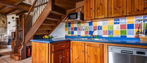 雪櫃、微波爐、焗爐、爐具