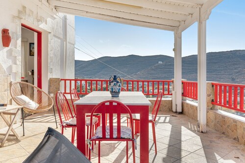 Villa 'Christina 2 Kythnos' with Sea View, Wi-Fi and Air Conditioning