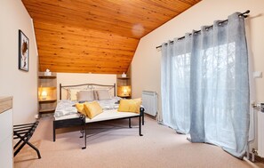 3 bedrooms, in-room safe, iron/ironing board, travel crib