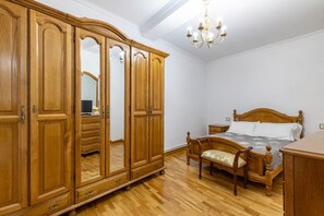 3 bedrooms, free WiFi, bed sheets