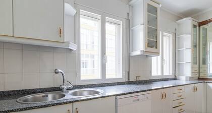 Apartment 'Apartamento Sarria' with Wi-Fi